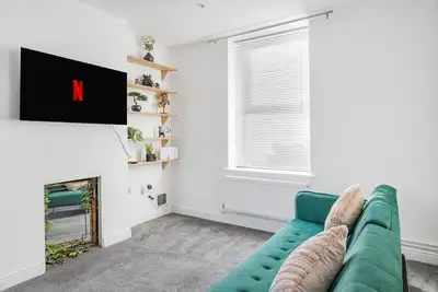 Image de Bright & Cosy 3 Bed Home I Parking I Sleeps 6