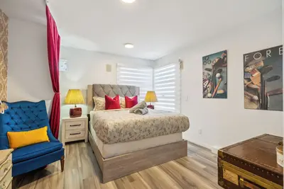 Image de Dt 5br House | 2 Suites, 7 Bed+Sofa Bed, Sleeps 15