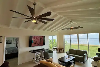 Image de Stunning 3br Waterfront Villa