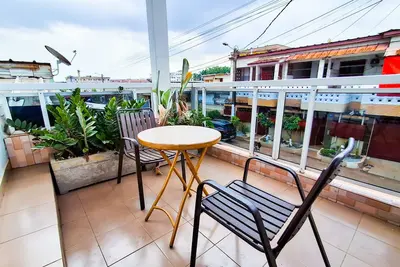 Image de Mezzanine avec balcon - Renové et tout équipé à Cocody Angré