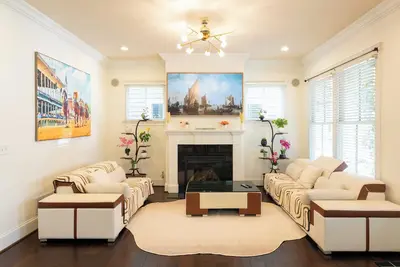 Luxury 4br Norton Commons Sleeps 10, Upscale group stays