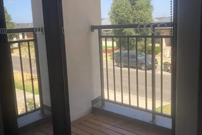 Image de Private 4br 1stlevel Spa 1GBWifi Netflix Melbourne\n\nShare\n\nSave