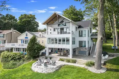 Image de Luxe Magician Lake Family Retreat