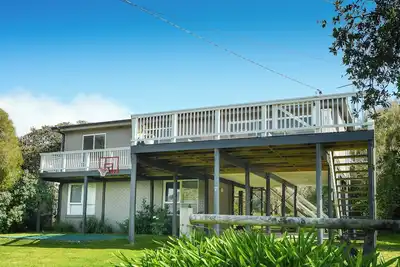 Image de Coastal Haven, 5 minute walk to beach.