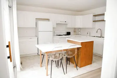 Image de Two Sparrows - Birmingham Townhome with King Suite