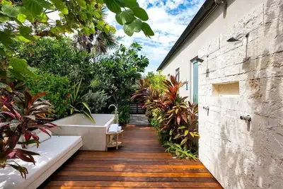 Elegant Ocenfront 5 Br Villa