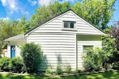 Image de Kel and Babes lake cottage, just a short walk to the water, docks and boat ramp.