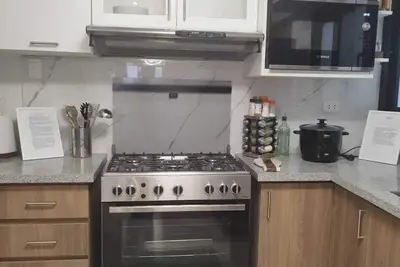 Image de 3 Bedroom Penthouse, Soft Beds, Kitchen, free parking, close to center