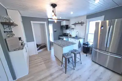 Image de Comfortable living in the heart of North Winton Village.