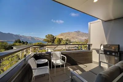 Image de Twin Peaks Lake View with hot tub