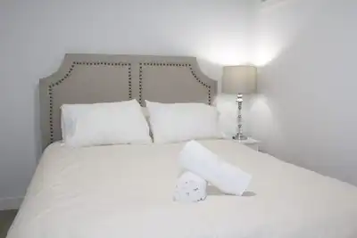 Image de Serene Casa Ii - 2 Bedroom Basement Suite for 4 Guests