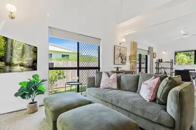 Image de Spacious Whitfield Townhouse w/ Private Garden & Bbq