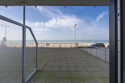 Image de Appartement avec grande terrasse sur la digue