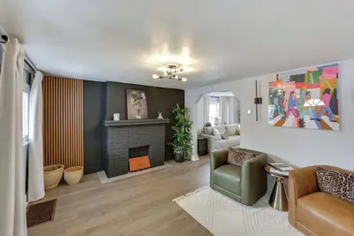 Image de 5 Mi to Pnc Park: Pittsburgh Game Day Getaway!