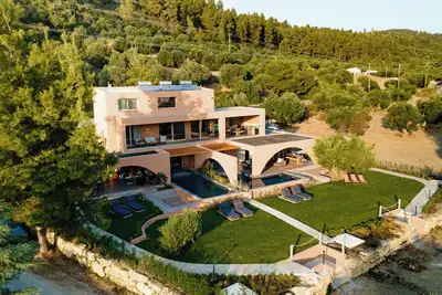 AKTIELIABeachfront-9 Bdrs, 3 Pools, Sunlit Elegance/Euphoria Complex