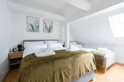 Image de Large, Quiet Maisonette for 10 | 24/7 Check-in