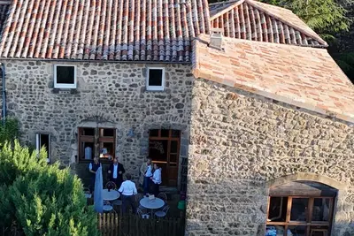 Image de Grande maison de vacance familiale à la campagne. Piscine et jeux à disposition.