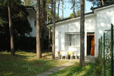 Image de Villa avec terrasse près de la plage
