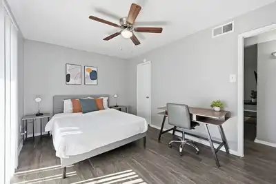 Image de Balcony views in 1-bedroom apartment