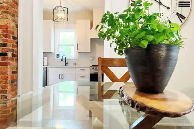 Image de Trendy Home - Historic Walkerville Distillery District