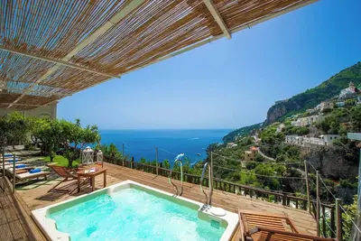 Image de Luxury Historic Villa, Heated Jacuzzi, Lemon Garden & Stunning Amalfi Sea Views