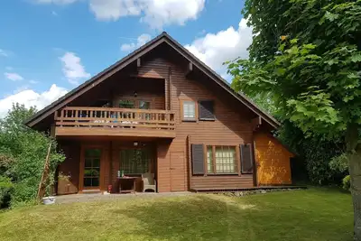 Image de Chalet Am Silbersee avec terrasse privée, jardin et sauna à Frielendorf