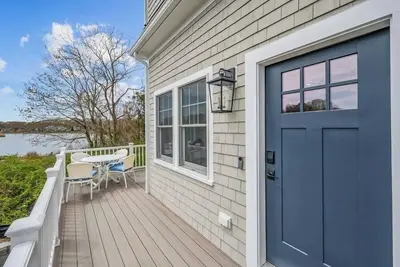 Image de New construction close to beaches, ferries and Main St Hyannis Rpms165