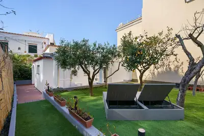 Image de La Perla House Capri : Charmante maison d’hôtes à Anacapri avec jardin privé