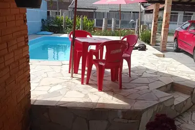 Image de Beach retreat with pool, barbecue, and pool table.