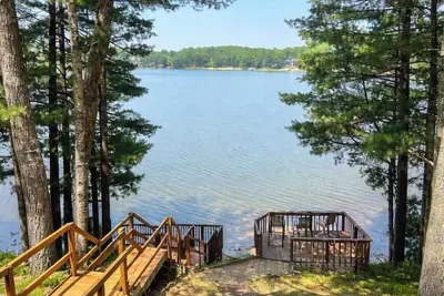 Image de Lakefront Retreat w/ Private Dock & Stunning Views