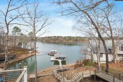 Image de Tree House Escape - expansive decks and beautiful views!