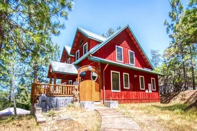Big Red Cabin at Pine Mountain Lake