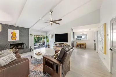 Image de South Atx Home Sauna, Parking, Cowboy Pool