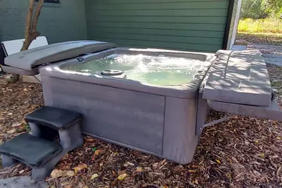 Image de Entire Home with Hot Tub in Van, Tx