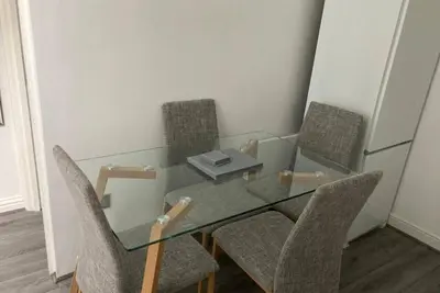 Image de Perfectly located home base with parking and wifi