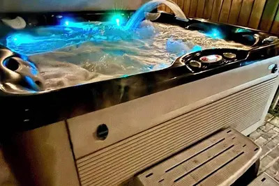 Image de Family house 3-2 with Hot Tub jacuzzi and patio, 20 minutes from Pensacola Beach