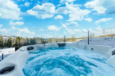 Crystal Pine Luxury Villas Jacuzzi&Sauna