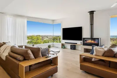 Image de Coastal Luxe McCrae - Pool and Bay Views
