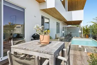 Image de Ground Floor Coastal Luxe McCrae