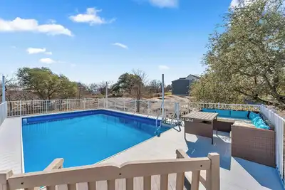 Image de Rustic Retreat - Pool, Fire Pit, & Game Room!