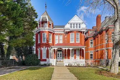 Image de ‘Queen Anne Manor' in Old West End w/ Elevator