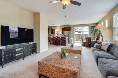 Sophisticated Sanctuary: 8 Mi to Lodi Wineries!