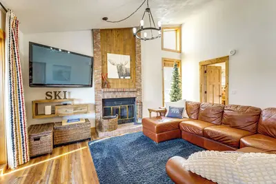 Inviting & Cozy Fraser Condo: Steps to Ski Shuttle