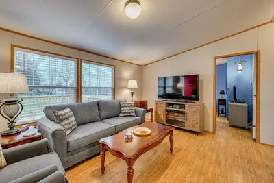 Image de Boat, Fish, Hike & Explore: Cozy Home in Bronston