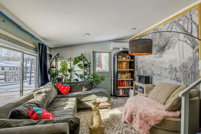 Image de < 1 Mi to Dtwn Brandon! Cozy Home w/ Fenced Yard