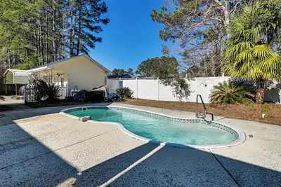 Image de Hot Tub + Gazebo: Group Getaway Near Dtwn Conway!