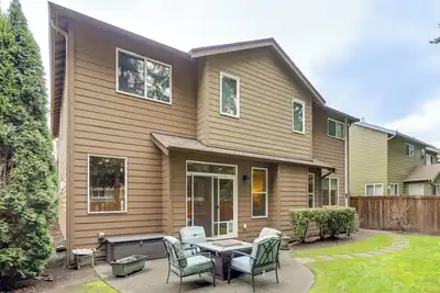 Image de Gateway to Greater Seattle! Spacious, Modern Home