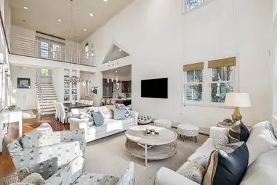 Image de Book for Summer at this Home with Private Beach Access and Outdoor Kitchen