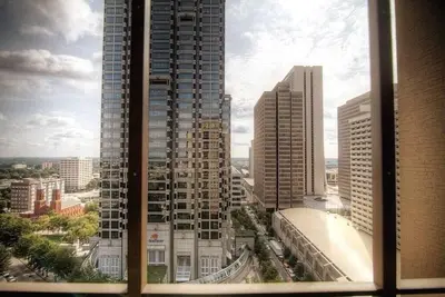 Image de Cozy High-Rise Condo Near AmericasMart