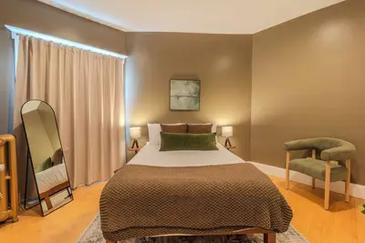 Image de 3 Bed/2 Bath- Sleeps 8 - In the heart of Cambridge - W/D